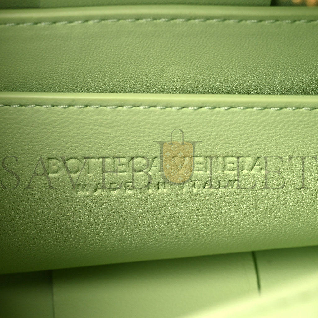 BOTTEGA VENETA LAMBSKIN MAXI INTRECCIATO SMALL BRICK CASSETTE BAG FENNEL (23*10*10cm) BOTTEGA VENETA LAMBSKIN MAXI INTRECCIATO SMALL BRICK CASSETTE BAG FENNEL (23*10*10cm)