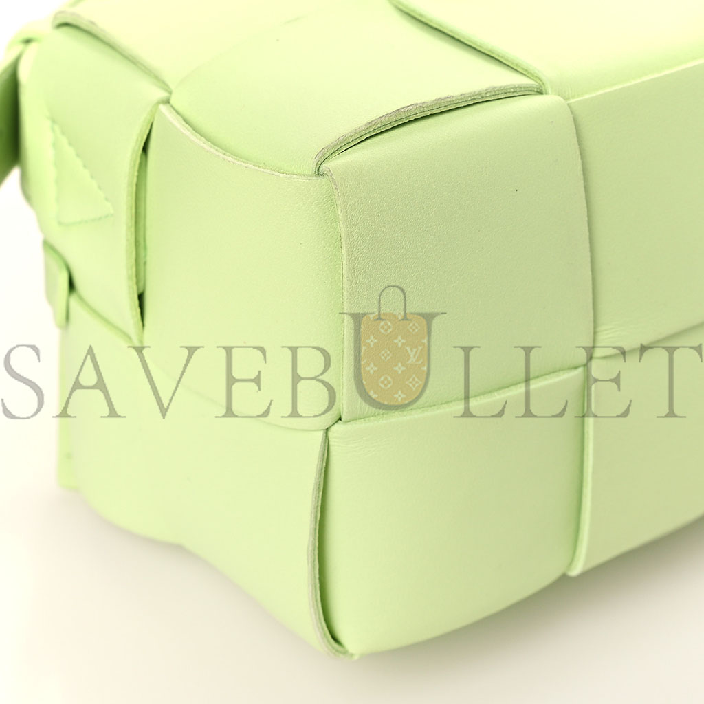 BOTTEGA VENETA LAMBSKIN MAXI INTRECCIATO SMALL BRICK CASSETTE BAG FENNEL (23*10*10cm) BOTTEGA VENETA LAMBSKIN MAXI INTRECCIATO SMALL BRICK CASSETTE BAG FENNEL (23*10*10cm)