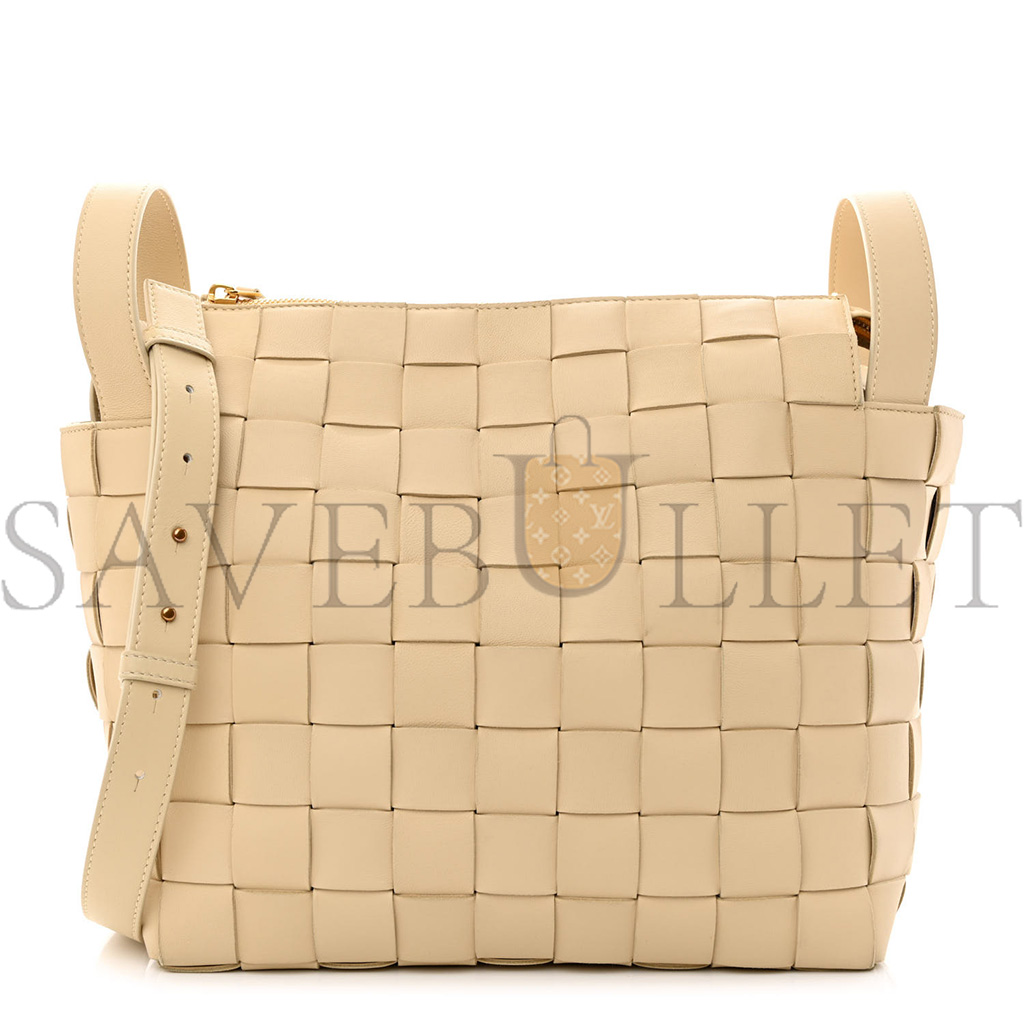 BOTTEGA VENETA LAMBSKIN MAXI INTRECCIATO BOWLING CASSETTE SHOULDER BAG PORRIDGE (27*27*15cm) BOTTEGA VENETA LAMBSKIN MAXI INTRECCIATO BOWLING CASSETTE SHOULDER BAG PORRIDGE (27*27*15cm)