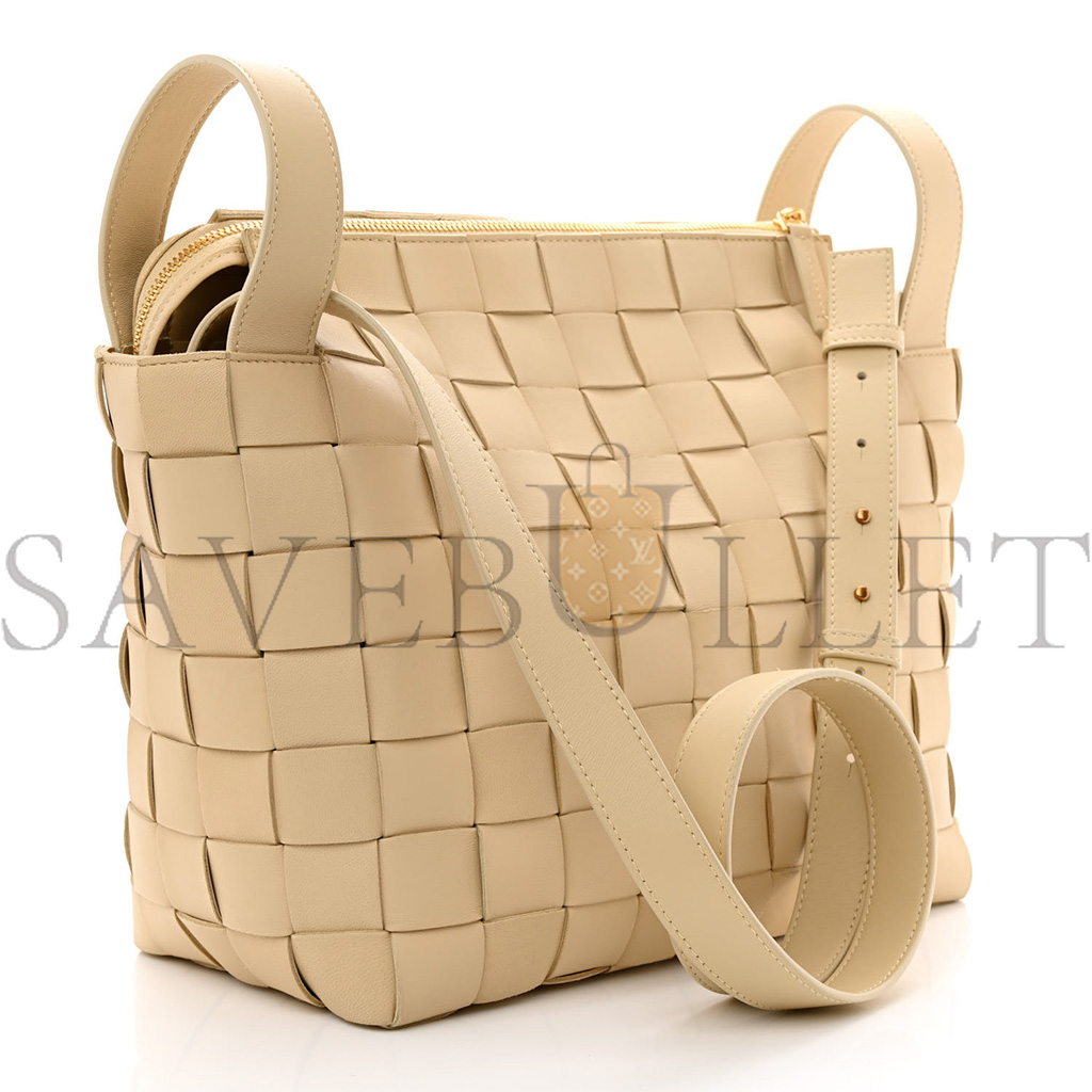 BOTTEGA VENETA LAMBSKIN MAXI INTRECCIATO BOWLING CASSETTE SHOULDER BAG PORRIDGE (27*27*15cm) BOTTEGA VENETA LAMBSKIN MAXI INTRECCIATO BOWLING CASSETTE SHOULDER BAG PORRIDGE (27*27*15cm)