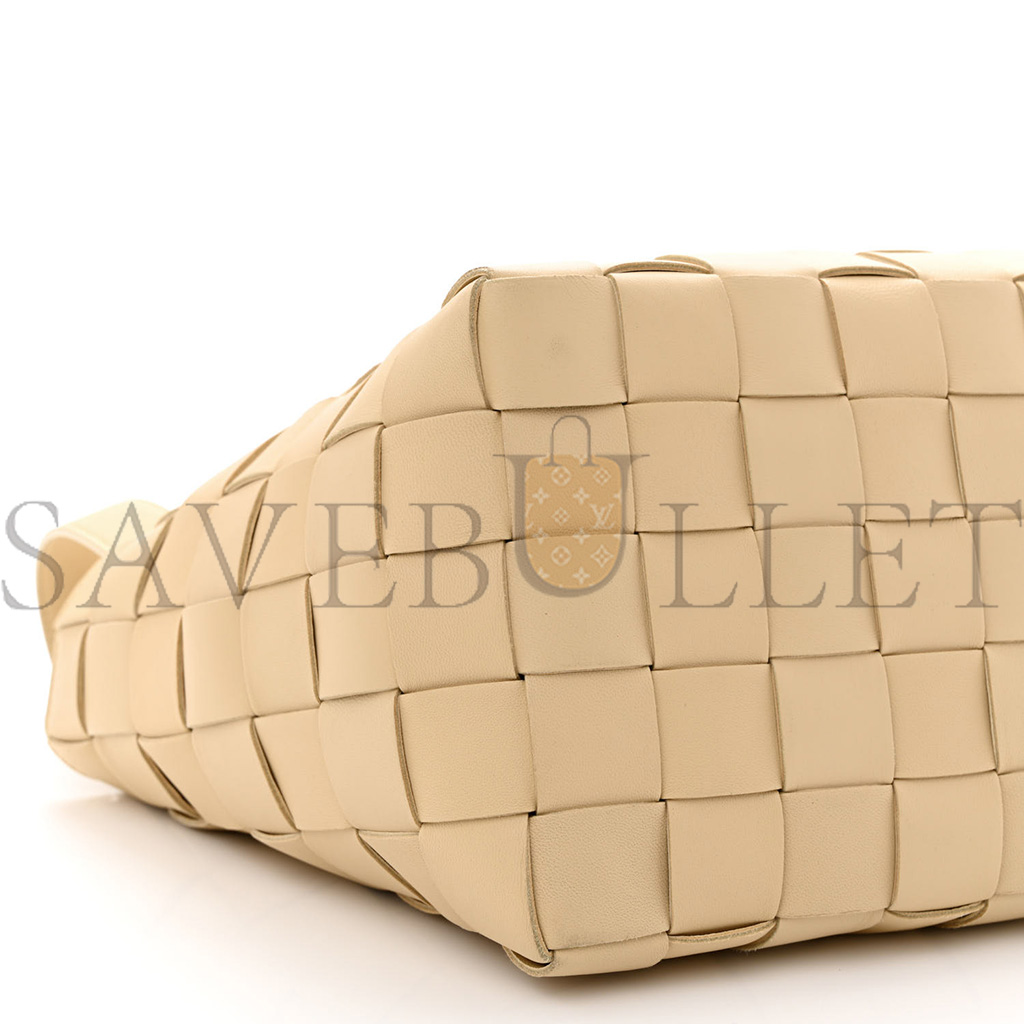 BOTTEGA VENETA LAMBSKIN MAXI INTRECCIATO BOWLING CASSETTE SHOULDER BAG PORRIDGE (27*27*15cm) BOTTEGA VENETA LAMBSKIN MAXI INTRECCIATO BOWLING CASSETTE SHOULDER BAG PORRIDGE (27*27*15cm)