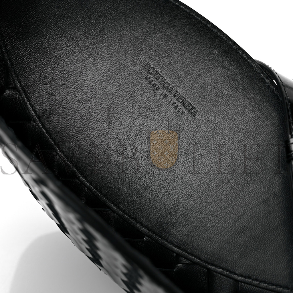 BOTTEGA VENETA PATENT INTRECCIATO SHOULDER BAG BLACK (32*21cm) BOTTEGA VENETA PATENT INTRECCIATO SHOULDER BAG BLACK (32*21cm)