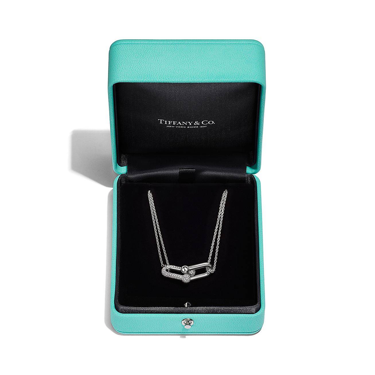 TIFFANY HARDWEAR LINK PENDANT IN WHITE GOLD WITH PAVÉ DIAMONDS